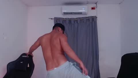 Snapshot of saenz_hotx chatting on February 12, 2:03 am saenz_hotx online show from February 12, 2:03 am