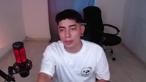 Snapshot of saenz_hotx chatting on March 8, 10:56 pm saenz_hotx online show from March 8, 10:56 pm