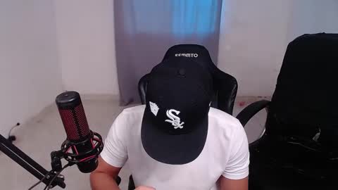 Snapshot of saenz_hotx chatting on March 9, 10:30 pm saenz_hotx online show from March 9, 10:30 pm