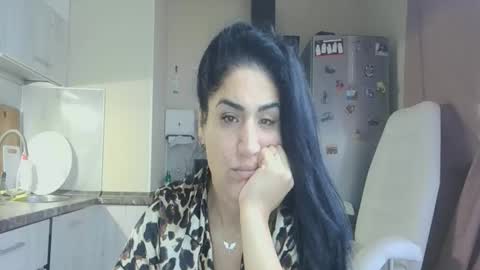 Snapshot of safari_xx chatting on November 10, 10:47 am Queen online show from November 10, 10:47 am