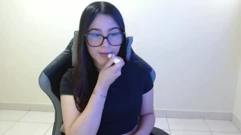 Sahaliefox  online show from November 10, 4:06 pm