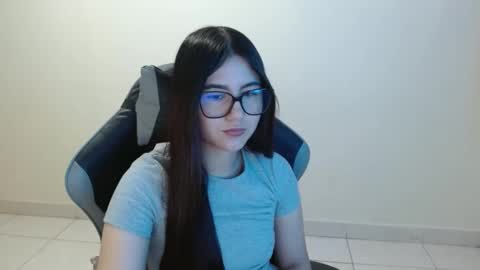 Sahaliefox  online show from November 11, 4:07 pm