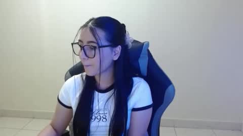 Sahaliefox  online show from December 18, 8:04 pm