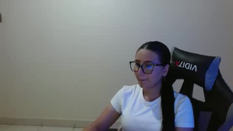 Sahaliefox  online show from February 23, 8:06 pm