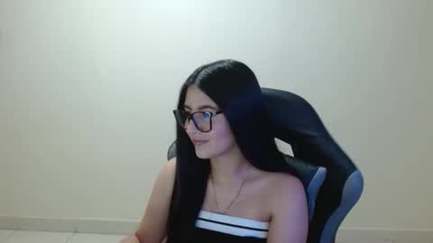Sahaliefox  online show from April 27, 9:46 pm