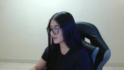 Sahaliefox  online show from April 28, 2:33 pm