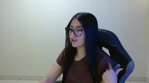 Sahaliefox  online show from May 3, 2:12 pm