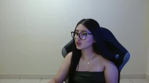 Sahaliefox  online show from May 4, 9:44 pm