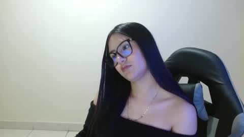 Sahaliefox  online show from May 7, 9:20 pm