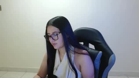 Sahaliefox  online show from May 21, 9:11 pm