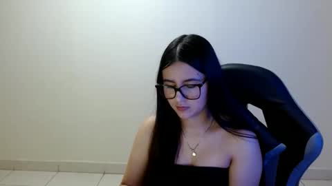 Sahaliefox  online show from May 23, 3:27 pm