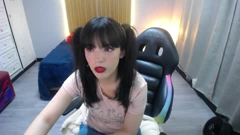 Snapshot of sailor_moon07 chatting on April 5, 3:47 am sailor online show from April 5, 3:47 am