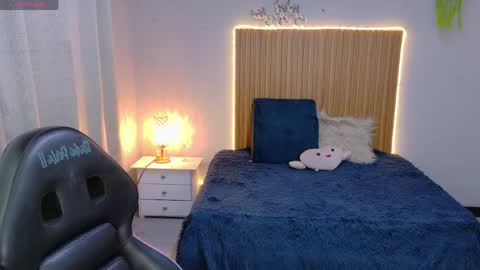 Snapshot of sailor_moon07 chatting on April 21, 4:30 am sailor online show from April 21, 4:30 am