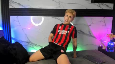 Snapshot of saimonvela chatting on October 4, 5:49 am Juan online show from October 4, 5:49 am