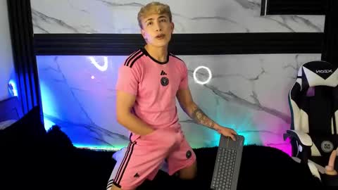 Snapshot of saimonvela chatting on October 21, 5:30 am Juan online show from October 21, 5:30 am