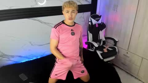 Snapshot of saimonvela chatting on October 30, 12:28 pm Juan online show from October 30, 12:28 pm