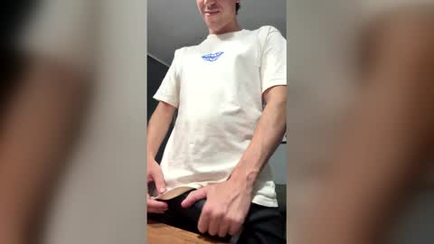 Snapshot of saint_nott chatting on April 4, 4:00 am saint_nott online show from April 4, 4:00 am