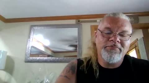 Snapshot of saintbeenadick chatting on May 7, 6:24 pm saintbeenadick online show from May 7, 6:24 pm