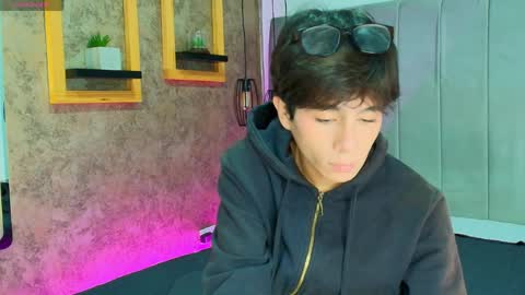 Snapshot of saintdangelo chatting on April 1, 2:03 pm Santi online show from April 1, 2:03 pm