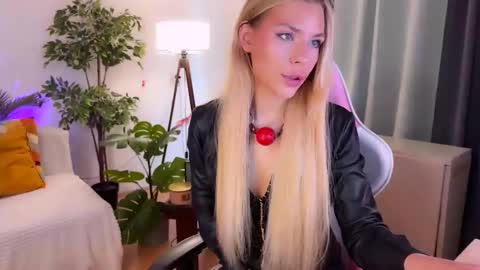 Kate online show from May 17, 2:46 pm