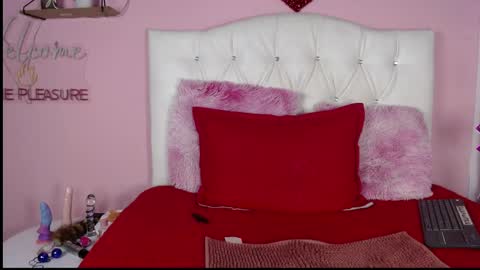 Snapshot of salamandra_franco chatting on April 7, 8:20 pm salamandra_franco online show from April 7, 8:20 pm