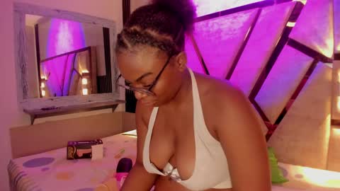 salem_rosee online show from May 3, 1:44 am