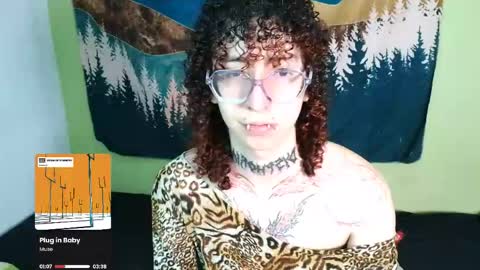 Snapshot of salemqueer_ chatting on April 26, 7:11 pm Sam online show from April 26, 7:11 pm