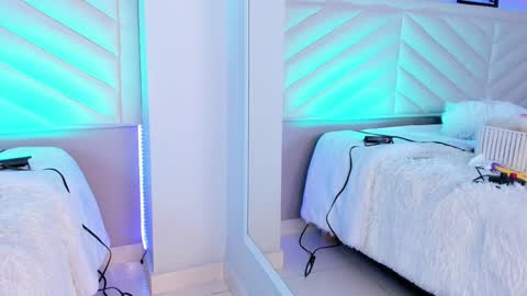  Sally White  online show from February 6, 3:06 am