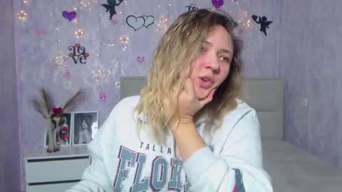 Snapshot of sallyverda chatting on February 19, 7:16 pm Sally online show from February 19, 7:16 pm