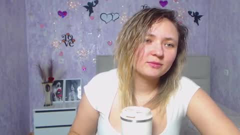 Snapshot of sallyverda chatting on February 22, 5:12 am Sally online show from February 22, 5:12 am