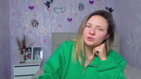 Snapshot of sallyverda chatting on February 25, 12:58 am Sally online show from February 25, 12:58 am