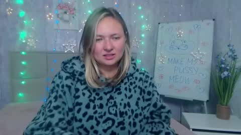 Snapshot of sallyverda chatting on October 3, 2:19 am Sally online show from October 3, 2:19 am