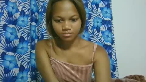 Snapshot of sallywett chatting on February 27, 2:42 am SallyWett online show from February 27, 2:42 am