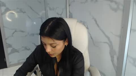 salmaportman_ online show from February 5, 2:51 am