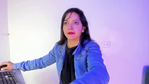 Snapshot of salo_funny chatting on November 29, 10:07 am salo_funny online show from November 29, 10:07 am