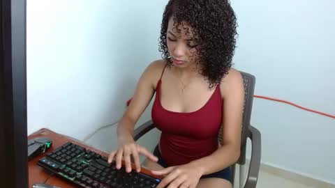 Snapshot of salome_18_big_tits chatting on October 25, 9:09 pm salome_18_big_tits online show from October 25, 9:09 pm