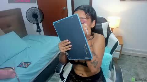Snapshot of salome_rojas_ chatting on May 7, 6:46 pm Salome online show from May 7, 6:46 pm