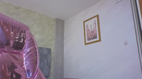 Salome  online show from February 6, 1:36 pm