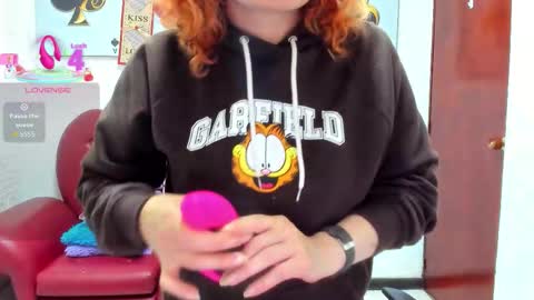 Snapshot of salomee_diazz chatting on February 14, 9:22 pm Salomee diazz online show from February 14, 9:22 pm