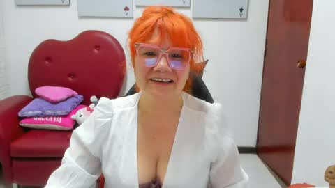 Snapshot of salomee_diazz chatting on April 22, 9:05 pm Salomee diazz online show from April 22, 9:05 pm