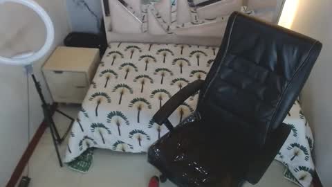 Snapshot of salomemilf202 chatting on September 9, 3:17 am salomemilf202 online show from September 9, 3:17 am