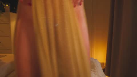 Snapshot of saltedhoney chatting on March 28, 9:03 pm IsaBella- online show from March 28, 9:03 pm