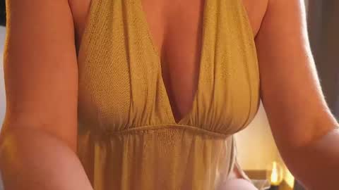 Snapshot of saltedhoney chatting on April 7, 2:39 pm IsaBella- online show from April 7, 2:39 pm