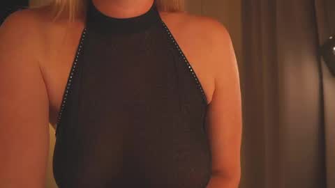 Snapshot of saltedhoney chatting on May 16, 7:45 pm IsaBella- online show from May 16, 7:45 pm