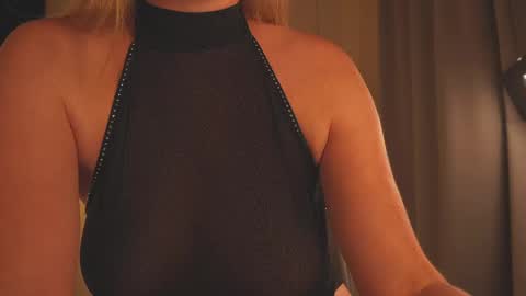 Snapshot of saltedhoney chatting on May 16, 8:18 pm IsaBella- online show from May 16, 8:18 pm