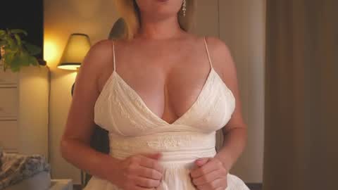 Snapshot of saltedhoney chatting on May 17, 4:58 pm IsaBella- online show from May 17, 4:58 pm