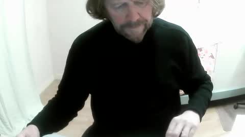 Snapshot of saltimbanquier chatting on December 6, 1:00 pm Saltimbanquier Salt ou Banquier online show from December 6, 1:00 pm