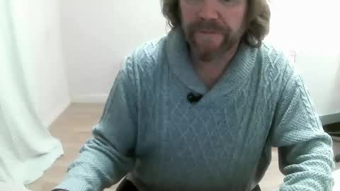 Snapshot of saltimbanquier chatting on December 10, 1:44 pm Saltimbanquier Salt ou Banquier online show from December 10, 1:44 pm