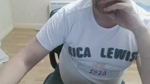 Snapshot of saltimbanquier chatting on October 22, 12:05 pm Saltimbanquier Salt ou Banquier online show from October 22, 12:05 pm