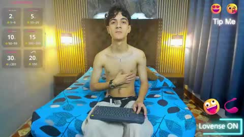 Snapshot of sam__cute chatting on June 4, 12:33 pm sam__cute online show from June 4, 12:33 pm